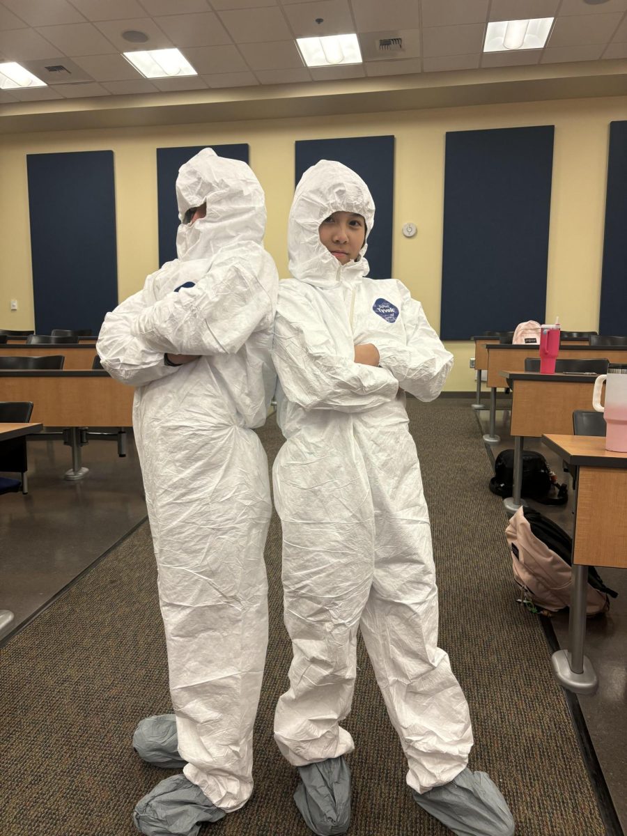 Isabella Rodriguez '26 and Bianca de Guzman '26 during the WiSTEM meeting on 9/18. 