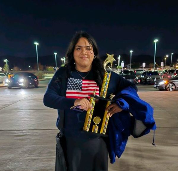 Simar Jolly '26 with her trophy. 