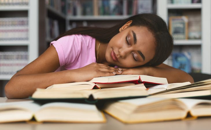 https://www.saatva.com/blog/sleep-tips-for-college-students/