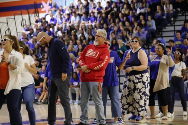 The teacher dance during the assembly