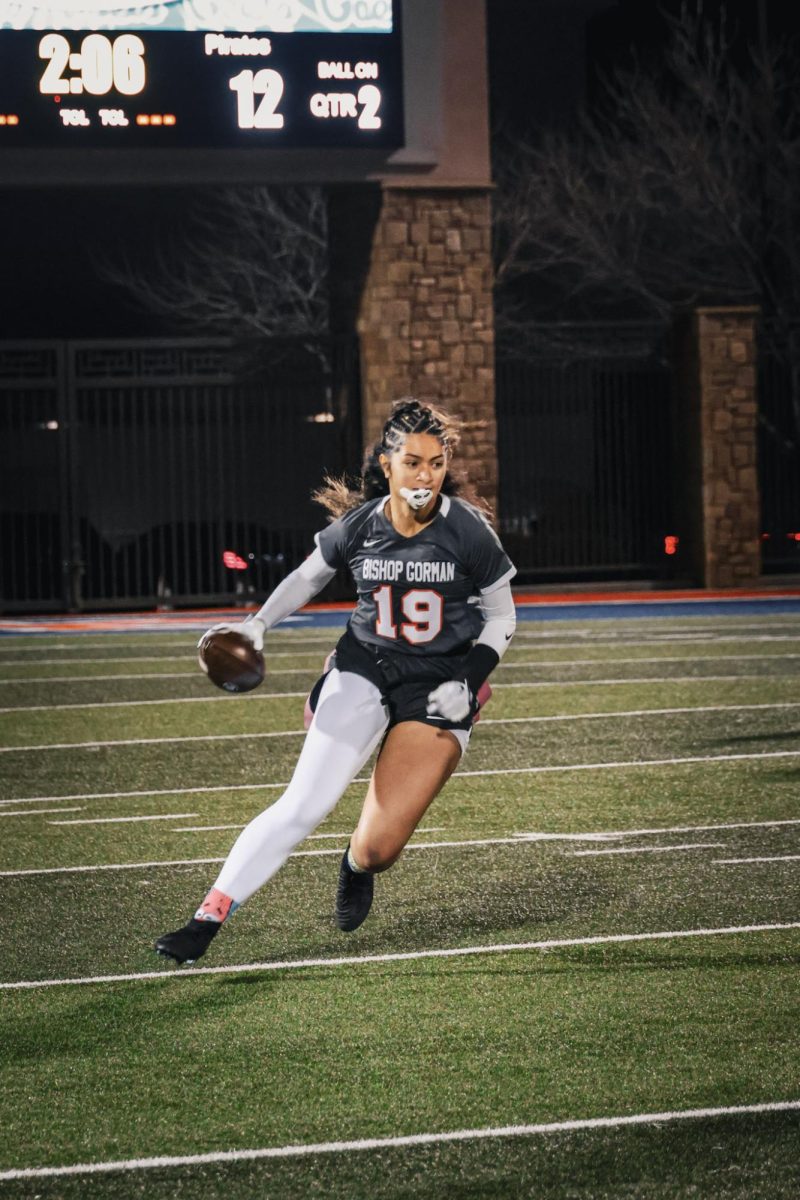 Preseah Williams '26 taking the ball down field 