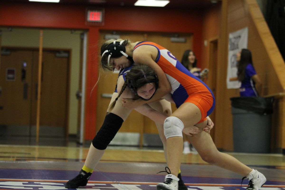 Jessica Warnstedt '26 driving her opponent.